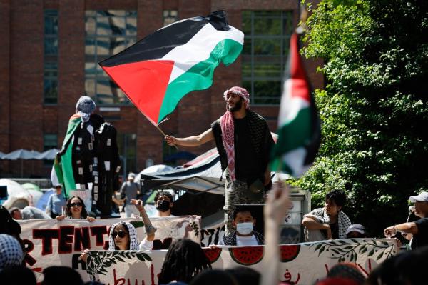 Pro-Palestinian protesters demo<em></em>nstrate on the campus of George Washington University on May 02, 2024 in Washington, DC.