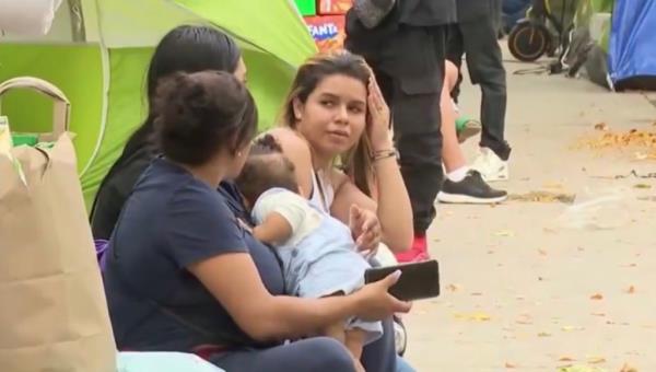 A Venezuelan migrant told the news outlet that he had been staying in the lobby of the police station but that it had been closed down Wednesday.