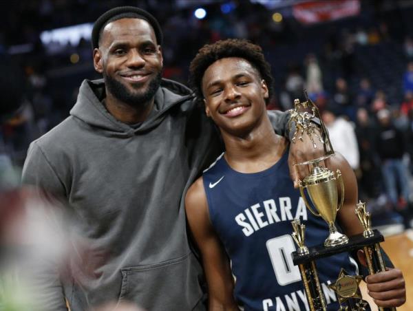 Lakers star LeBron James, left, poses with his son Bro<em></em>nny after a tournament in Columbus, Ohio, in 2019.