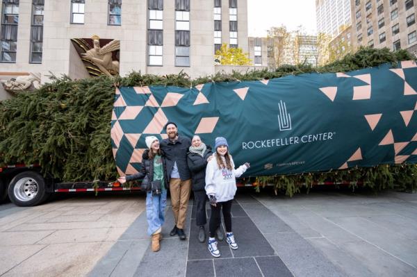  Jackie and Matt McGinley, who do<em></em>nated the tree, pose with their children Zooey and Charlie.