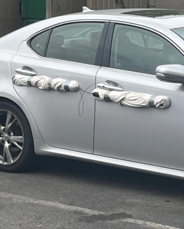 When officers arrived, they found two white cloths duct-taped to the passenger side of a grey sedan with wires running out around the front door handle.