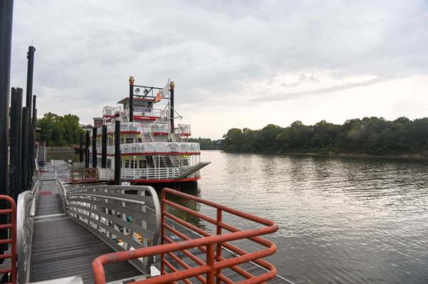 Riverboat brawl cruise ship