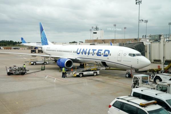 United Airlines airplane parked at George Bush Interco<em></em>ntinental Airport, Houston, TX on April 14, 2023