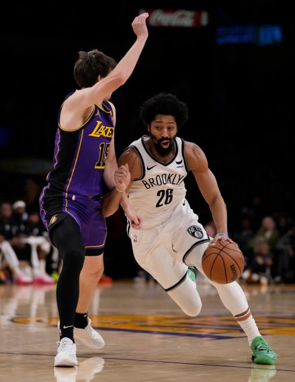 Los Angeles Lakers guard Austin Reaves (15) defends against Brooklyn Nets guard Spencer Dinwiddie.