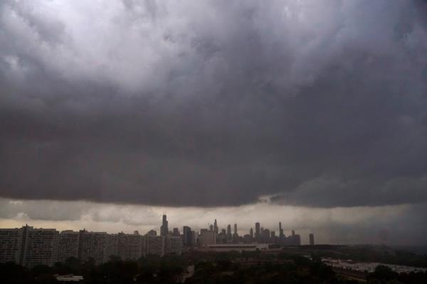 A tornado near O'Hare Internatio<em></em>nal Airport brings a warning for severe weather in Chicago. 