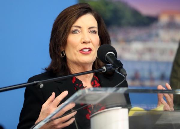 Gov. Hochul called on the migrants respo<em></em>nsible for the attack on the police officers to be deproted.