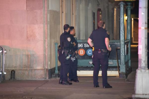 Police respond to the 96th Street subway station, wher<em></em>e the slashing victim got off the train and received medical attention.