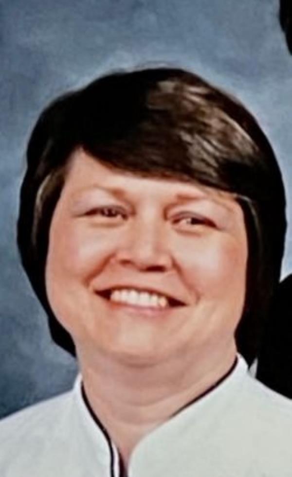 A headshot of Elizabeth Sennett with a slight smile on her lips.