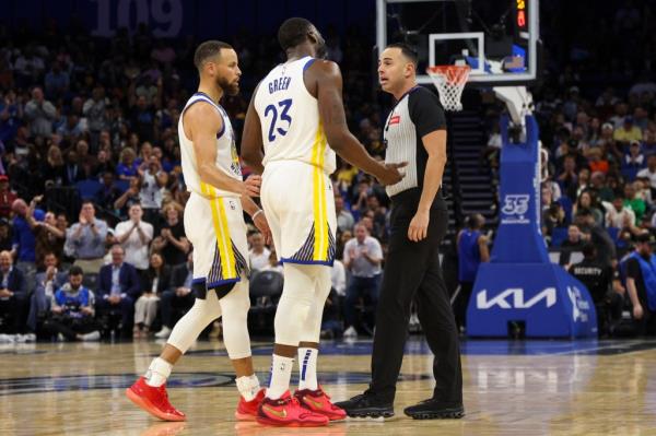 Golden State Warriors forward Draymond Green (23) talks to referee Ray Acosta (54) after receiving a foul in the first quarter at the Kia Center. 