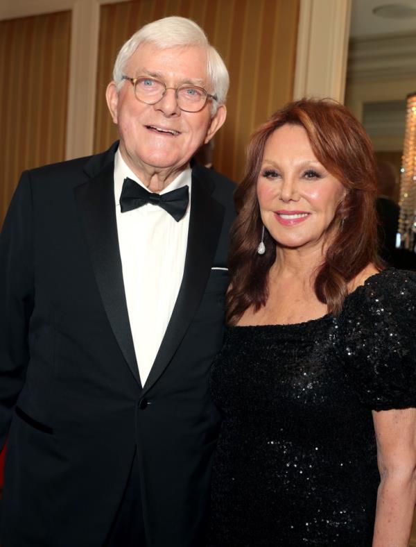 Phil Do<em></em>nahue and Marlo Thomas.