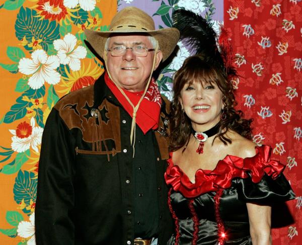 Phil Do<em></em>nahue and his wife Marlo Thomas at the Hulaween gala in 2005.