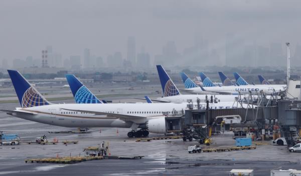 United Airlines planes.