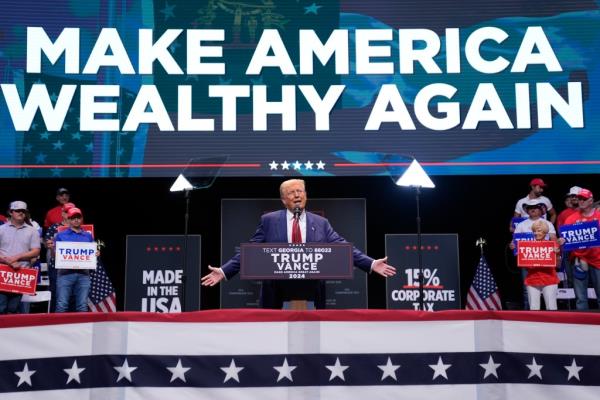 Former President Do<em></em>nald Trump speaking a<em></em>bout tax code and manufacturing at a podium in Savannah, Georgia on Sept. 24, 2024