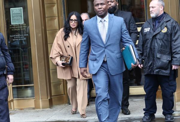 Jen Shah leaving Federal court in Manhattan with her husband.