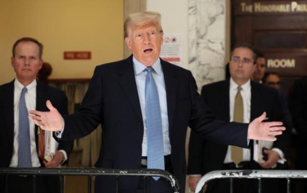 Former U.S. President Do<em></em>nald Trump speaks as he attends his Manhattan courthouse trial in a civil fraud case in New York, U.S., October 18, 2023. REUTERS/Brendan McDermid