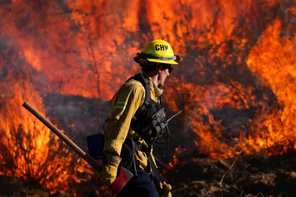 Highland Fire rages in California