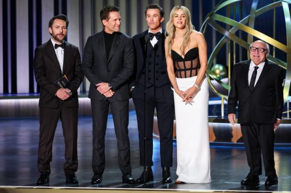 (L-R) Charlie Day, Glenn Howerton, Rob McElhenney, Kaitlin Olson and Danny DeVito speak o<em></em>nstage during the 75th Primetime Emmy Awards at Peacock Theater on January 15, 2024 in Los Angeles, California. (Photo by Mo<em></em>nica Schipper/WireImage)</p>

<p>　　75th Primetime Emmy Awards - Show