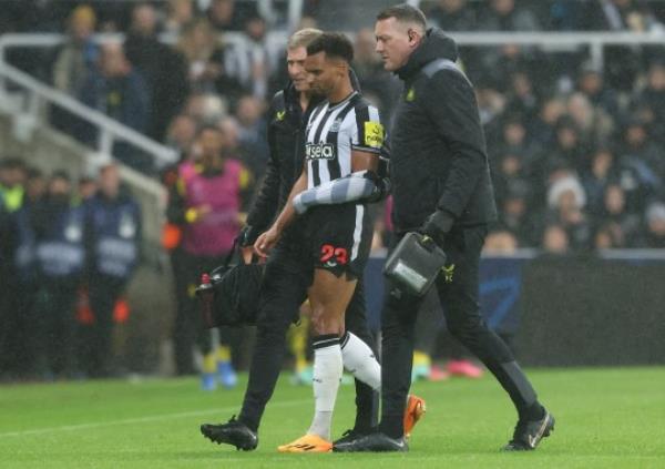 Injured Newcastle United star Jacob Murphy