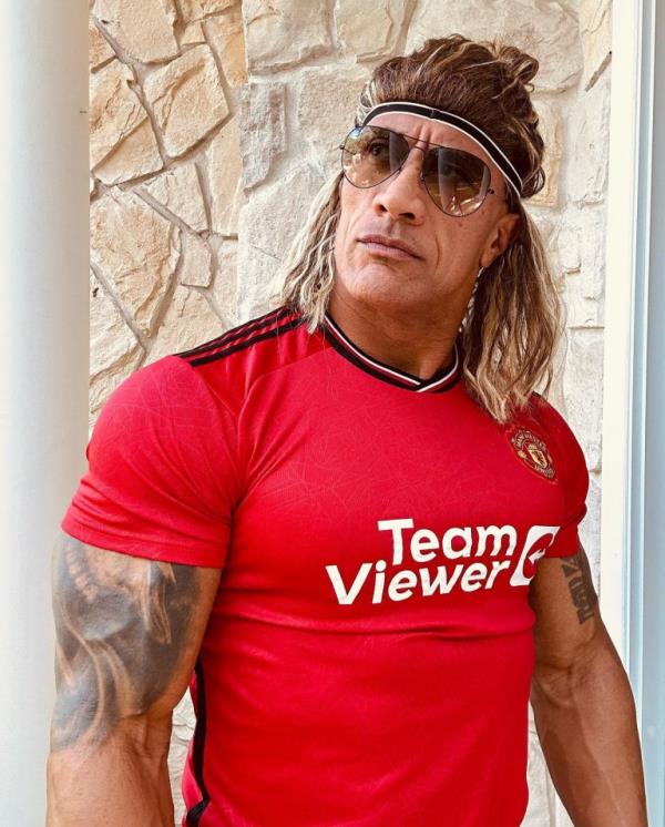 Dwayne Johnson - The Rock dresses up as David Beckham for Halloween