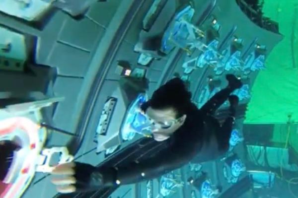 Tom Cruise underwater