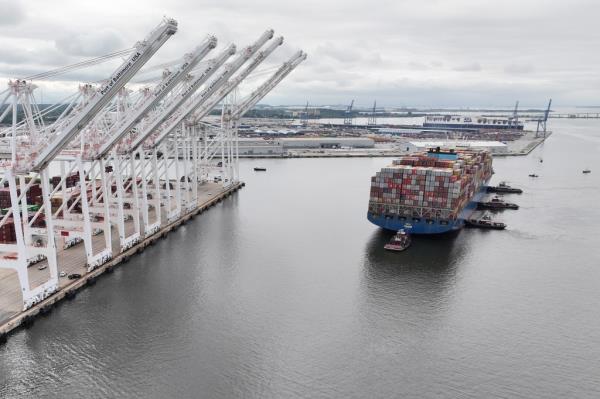 the Dali ship can be seen with part of the bridge stuck on its bow