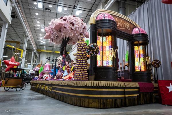 The Wo<em></em>nka float, featuring the candy shop doors and a cherry blossom tree. 