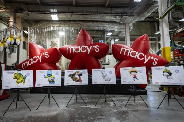 Balloon photos in front of Macy's balloons. 