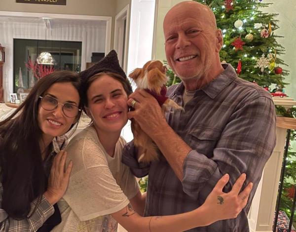 Bruce Willis with Demi Moore and one of their daughters