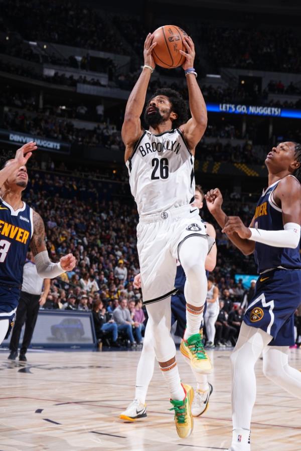 Spencer Dinwiddie drives to the basket during the game against the Denver Nuggets.