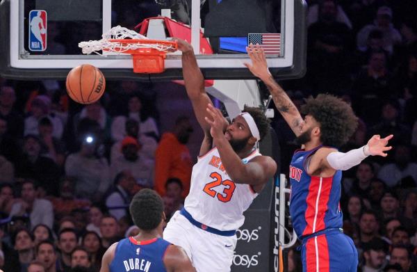 Mitchell Robinson slams home a dunk during the Knicks' 118-112 win over the Pistons.