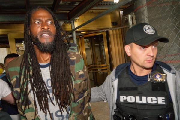 Terell Harper is rearrested after his arraignment in Manhattan Court on Wednesday, Sept. 25, 2024.</p>

<p>　　