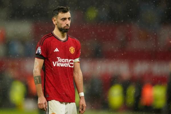 Manchester United's Bruno Fernandes looks dejected after the English Premier League soccer match between Manchester United and Manchester City at Old Trafford stadium in Manchester, England, Sunday, Oct. 29, 2023. Manchester City won 3-0. (AP Photo/Dave Thompson)