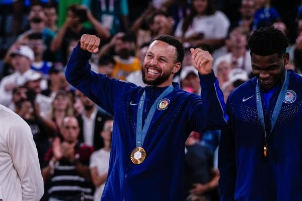 Stephen Curry finally got his gold medal after Team USA's victory over France on Aug. 10.