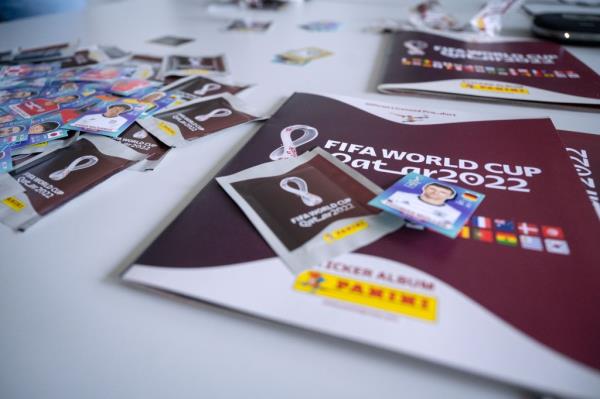 Stickers, sticker bags and scrapbooks for the 2022 World Cup