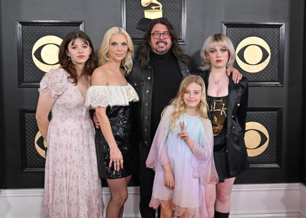 Dave Grohl and Jordyn Blum with their kids.