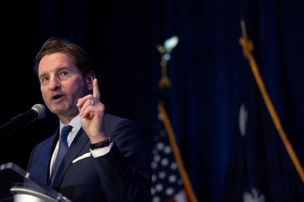 Democratic presidential candidate, U.S. Representative Dean Phillips (D-MN) speaking and pointing upwards at South Carolina's First in the Nation Dinner.