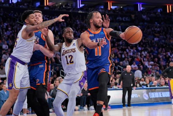 Jalen Brunson, who scored 36 points, looks to make a pass during the Knicks' loss.