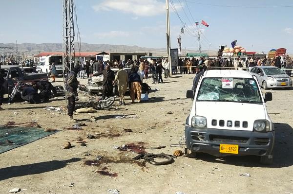 Security perso<em></em>nnel inspect the site of a bomb blast outside the office of an independent candidate on the eve of Pakistan's natio<em></em>nal elections on Feb. 7, 2024,