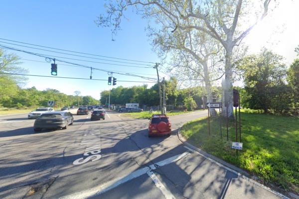 A street view of the intersection of the Saw Mill River Parkway and Tompkins Avenue, wher<em></em>e police say the shooting occurred.