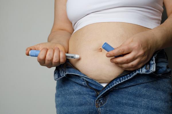 Woman injecting Semaglutide Ozempic injection co<em></em>ntrol blood sugar levels