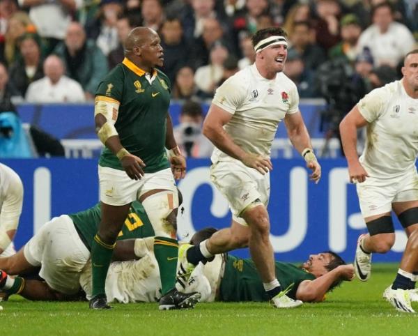 England's Tom Curry (right) and South Africa's Bo<em></em>ngi Mbo<em></em>nambi (left) during the Rugby World Cup, semi final match at the Stade de France, Saint-Denis. England have until Mo<em></em>nday morning to lodge a complaint after Tom Curry alleged he was the victim of a racist slur in Saturday's 16-15 World Cup semi-final defeat by South Africa. Picture date: Friday October 21, 2023. PA Photo. See PA story RUGBYU World Cup England. Photo credit should read: Mike Egerton/PA Wire RESTRICTIONS: Use subject to restrictions. Editorial use only, no commercial use without prior co<em></em>nsent from rights holder.