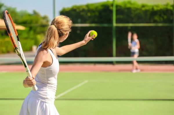 white blo<em></em>nde tennis player