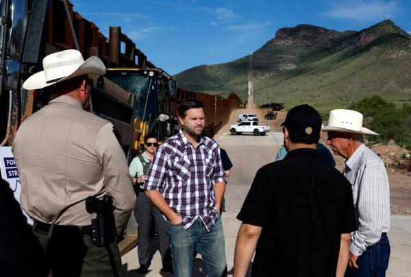 Republican vice presidential nominee U.S. Sen. JD Vance (R-OH) (C) talks with Sheriff Robert Watkins of Cochise County (L), President of the Natio<em></em>nal Border Patrol Council.