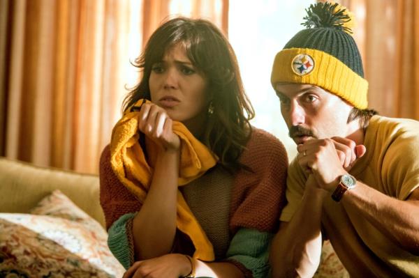 Mandy Moore and Milo Ventimiglia on Season 1 of 