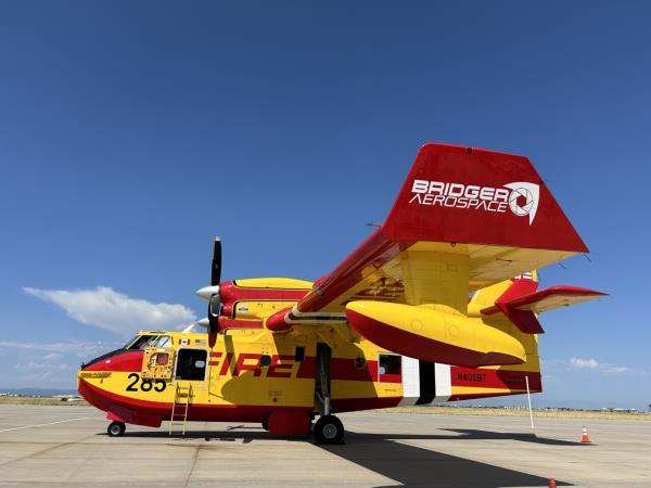 Super scooper airplane