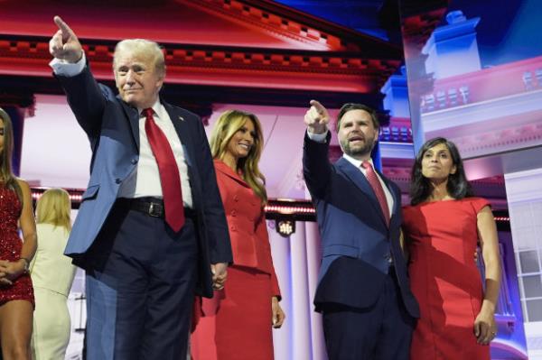 Trump with wife Melania, alo<em></em>ngside J.D. Vance and his wife Usha Chilukuri Vance.