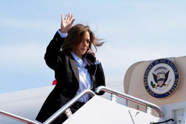 Democratic presidential nominee Vice President Kamala Harris arrives to board Air Force Two to travel to Detroit and Pittsburgh for campaign events, at Joint ba<em></em>se Andrews, Maryland, on September 2, 2024. 