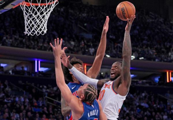 Julius Randle goes up for a shot over Detroit Pistons forward Kevin Knox II #24 during the third quarter.