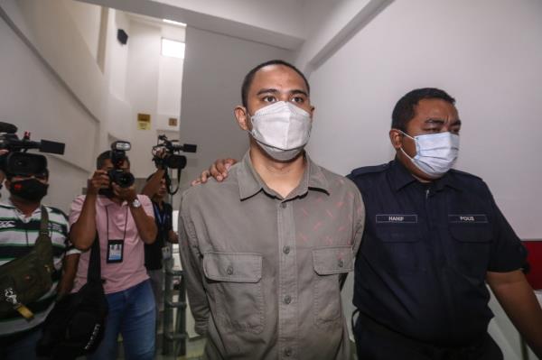 Mohamad Safiq Rosli 37, who is the first individual to be charge under the new anti-stalking law arrives at the Magistrates’ Court in Shah Alam December 20, 2023. — Picture by Yusof Mat Isa