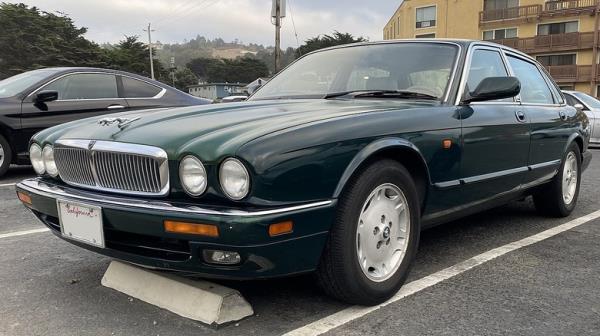 1995 XJ12 saloon